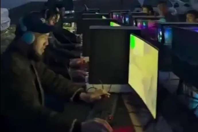 Компьютерный клуб на свежем воздухе