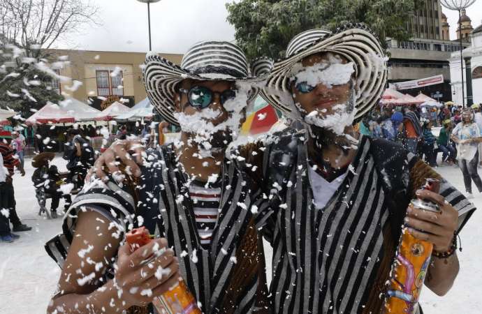 Карнавал «Черных и Белых» в Пасто (40 фото)