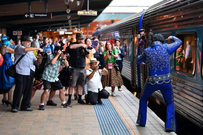 Десятки Элвисов на вокзале в Сиднее (35 фото)