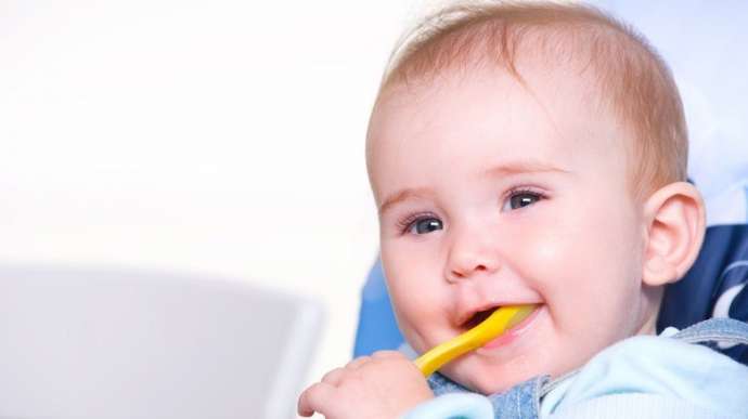 Как помочь малышу при прорезывании зубов