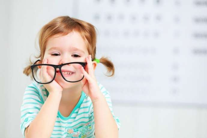 Как понять, что ребёнку нужны очки