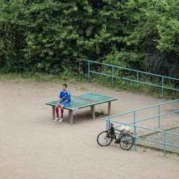 Жизнь теннисного стола в одном из дворов Лейпцига