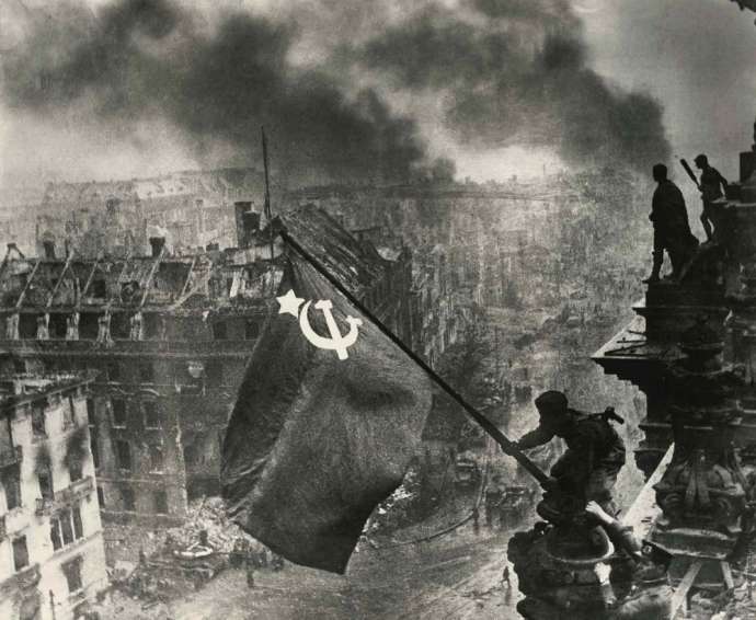 История знаменитого снимка «Знамя Победы над рейхстагом»