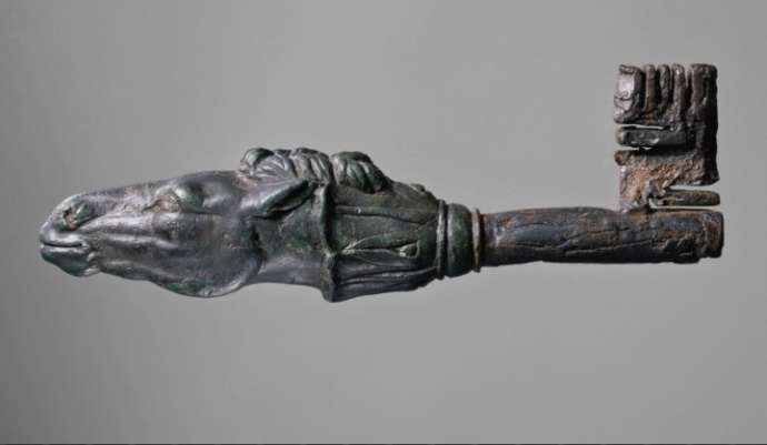 Искусство в деталях: Римский ключ с бронзовой ручкой и головой лошади