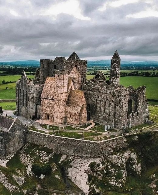 Потрясающий ирландский замок «Кашельская скала»