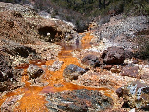 Самые опасные водоемы в мире (10 фото)