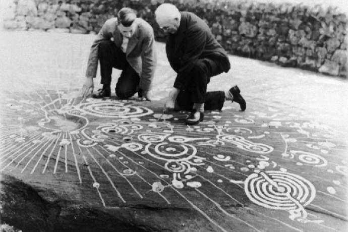 Археологи пытаются разгадать тайну символов шотландского Камня Кочно (10 фото)