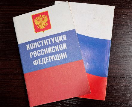 В Конституции предложили закрепить статус России как «державы-победительницы» и православие как основную религию