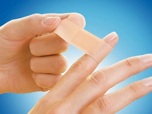 Что говорят народные приметы про порезанный палец?