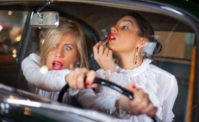 Страховщики выяснили: какие женщины наиболее опасны на дорогах