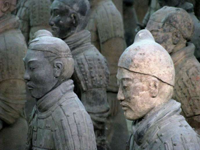 Китайским археологам открылись ещё 200 терракотовых воинов (2 фото)