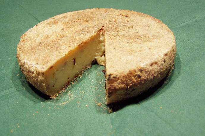 Сыр с живыми клещами: в Германии спорят о необычном деликатесе