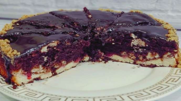 «Брауни» - шоколадный пирог с творогом и вишней