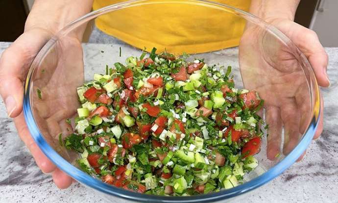 Салат из огурцов и помидоров по-сицилийски