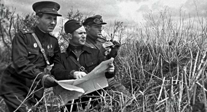 Как советские разведчики наградили аплодисментами гармонистов вермахта