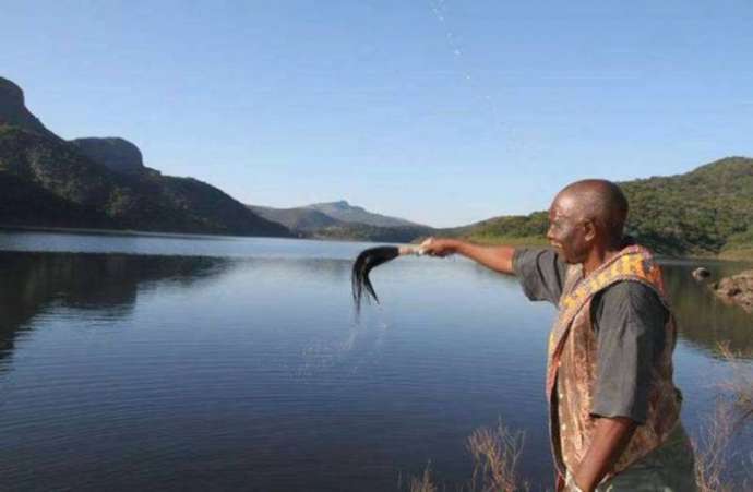 Аномальное озеро Фундудзи — жемчужина ЮАР, воду из которой нельзя унести