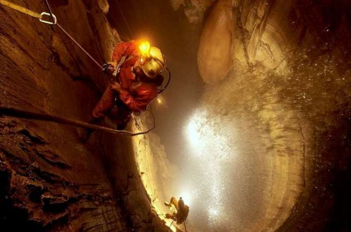 Воронья пещера — загадочный и смертельно опасный «подземный Эверест»