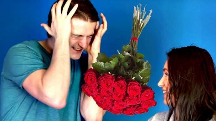 Жажда романтики: почему мужчина не дарит цветы? (7 фото)