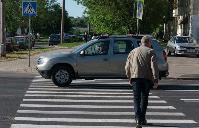 Как правильно пропустить пешехода и не попасть на штраф