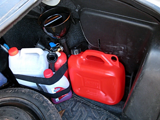 Может ли инспектор ДПС лишить прав за бензин в багажнике?