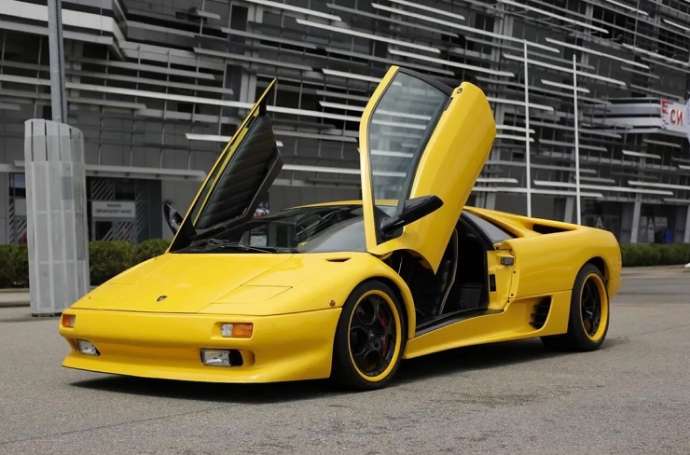 В Россию привезли Lamborghini Diablo из начала 90-х: суперкар можно купить