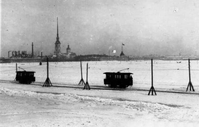 Ледовый трамвай в Санкт-Петербурге