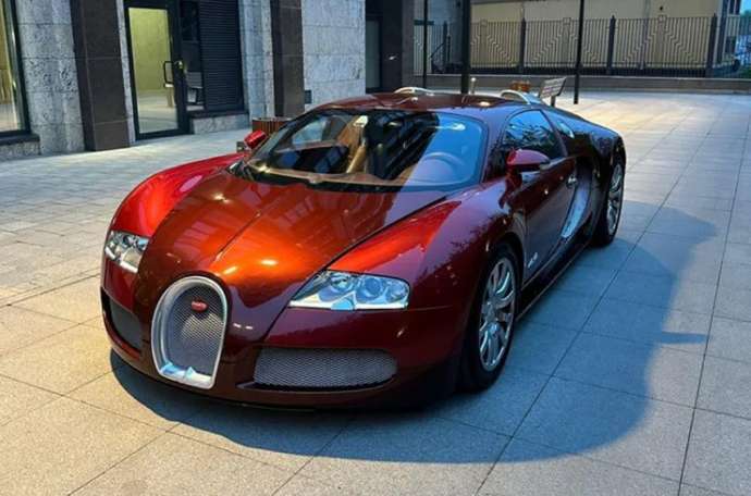 17-летний Bugatti Veyron продают в Москве за 185 миллионов рублей