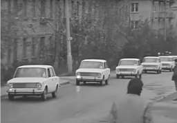 Самые первые «Жигули-копейка» въезжают в Москву: видео из 1970-го