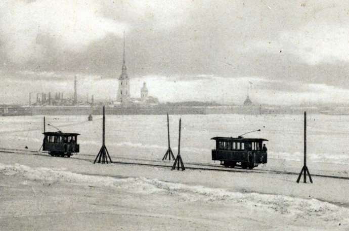 Ледовые трамваи в Петербурге: Общественный транспорт 100-летней давности на замерзшей Неве