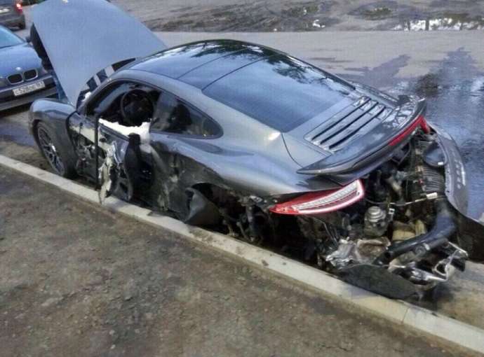 Механик ростовского автосалона разбил Porsche за 13 миллионов рублей