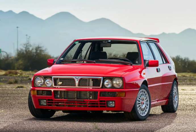 В продаже появилась Lancia Delta Integrale шеф-дизайнера Stellantis